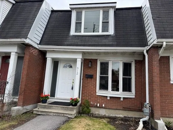 912 Dynes Rd, Ottawa, ON K2C 0G8