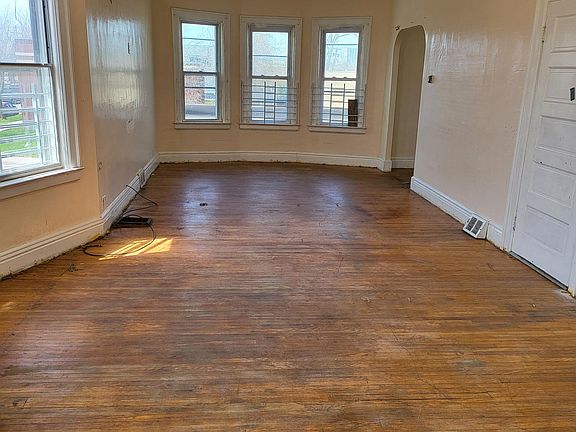 5th image of 2471 Bailey Ave