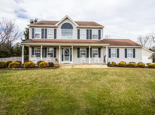 4 Lauren Ln, New Egypt, NJ 08533