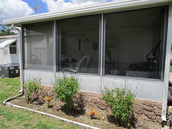 5th image of 16075 Saint Johns Cir