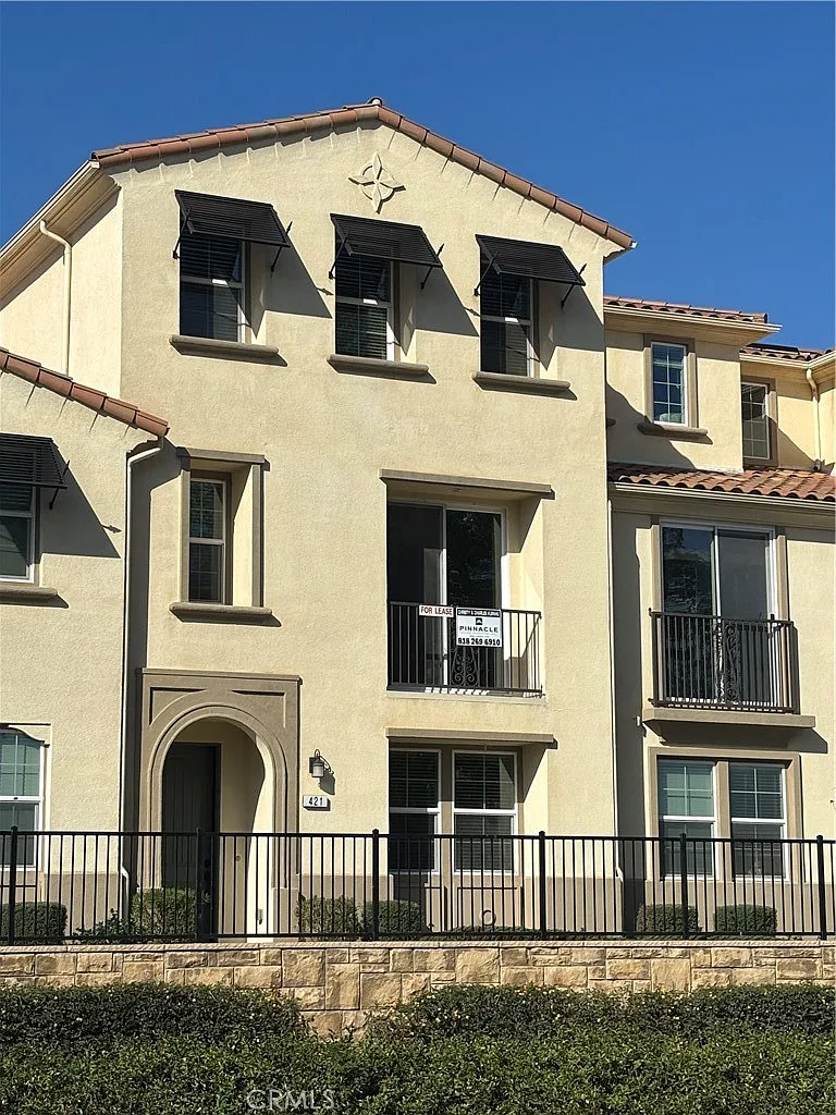 3 bed, 3.5 bath, 1961 sqft, $3,795 — Photo 1