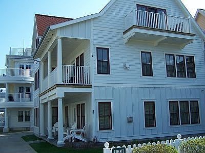 19 Howard Exterior