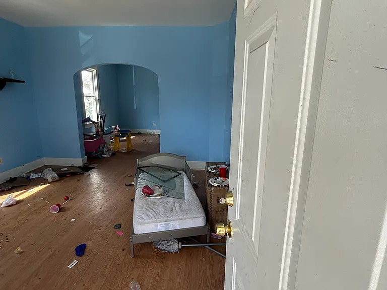 2345 Iowa St — Photo 38