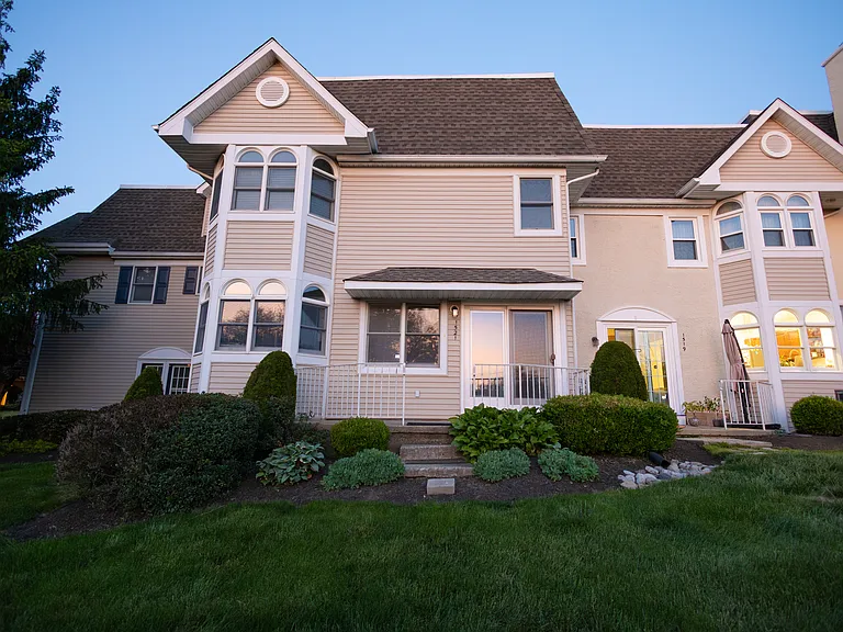 1521 Margaret Ct — Photo 1