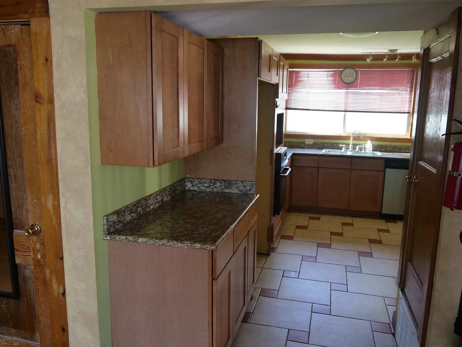 2 bed, 1200 sqft, $1,880 — Photo 4
