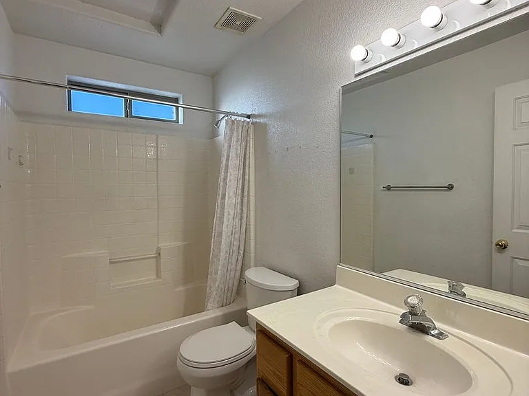 980 Joshua Tree Dr — Photo 13