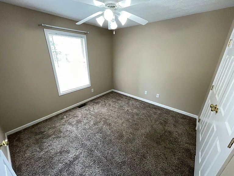 92 N Country Dr — Photo 13