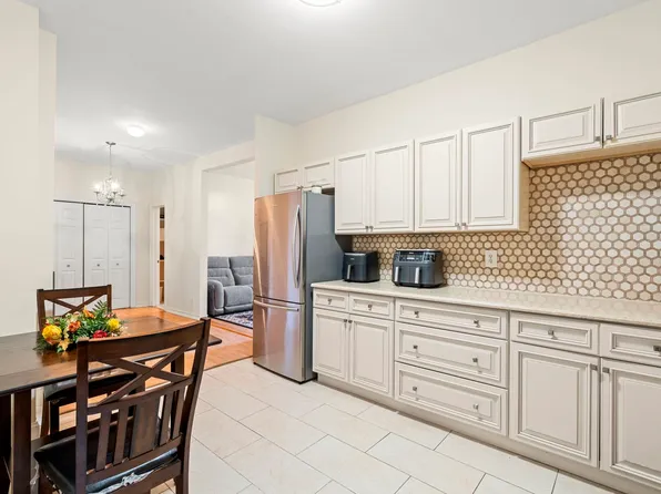 282 Magnolia Avenue image 9 of 24