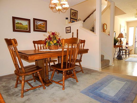 3rd image of 8176 Dunbarton Ct