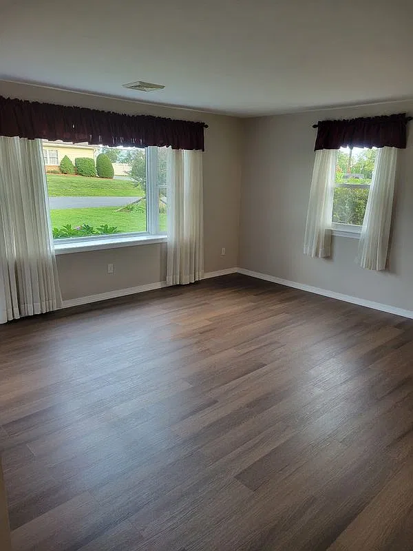 3 bed, 1.5 bath, 1575 sqft, $2,200 — Photo 3