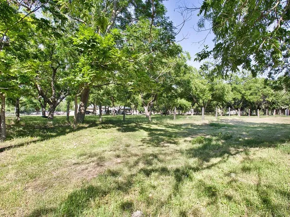 117 Settlement Dr, Fredericksburg, TX 78624