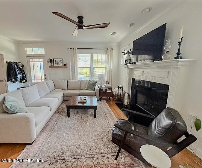 1592 Glendale St — Photo 5