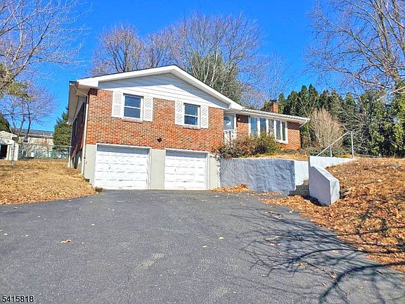 3rd image of 52 Valley View Rd