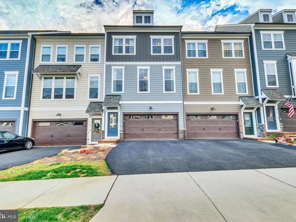 1723 Beech Leaf St, Dumfries, VA 22026