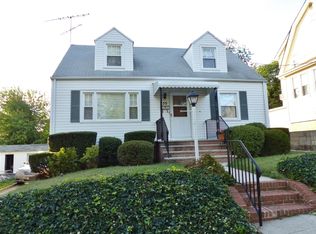 55 Edgegrove St, Edison, NJ 08837