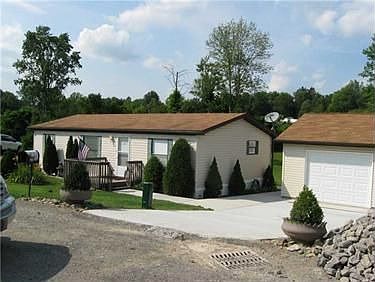 3rd image of 131 Evergreen St