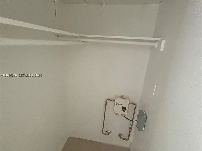 1211 NE 6th St #2 — Photo 6