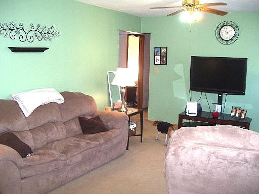 4th image of 1214 N Joliet St