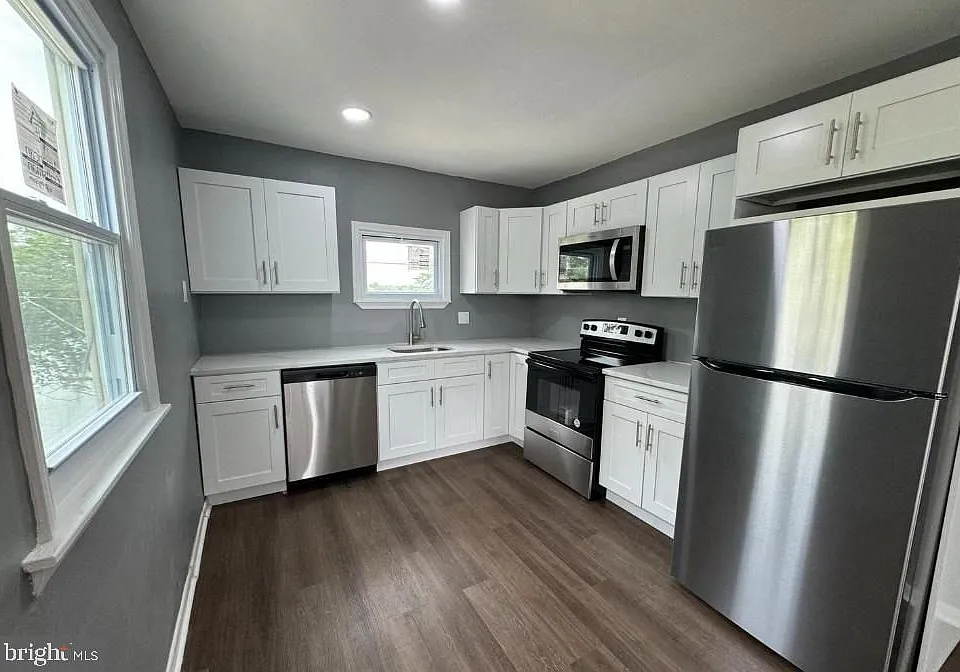 32 Edgewater Ave