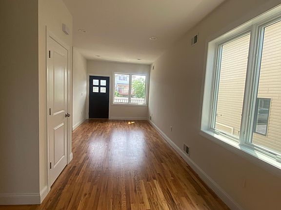 3rd image of 27 Greenway Ave #1