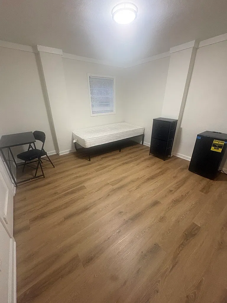 5 bed, 1700 sqft, $700 — Photo 3