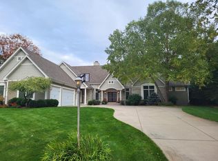 W294N6054 River Grove Ln, Hartland, WI