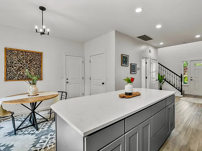 1320 Weaver Way — Photo 14