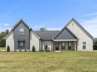 10220 Green River Rd, Lake Cormorant, MS 38641
