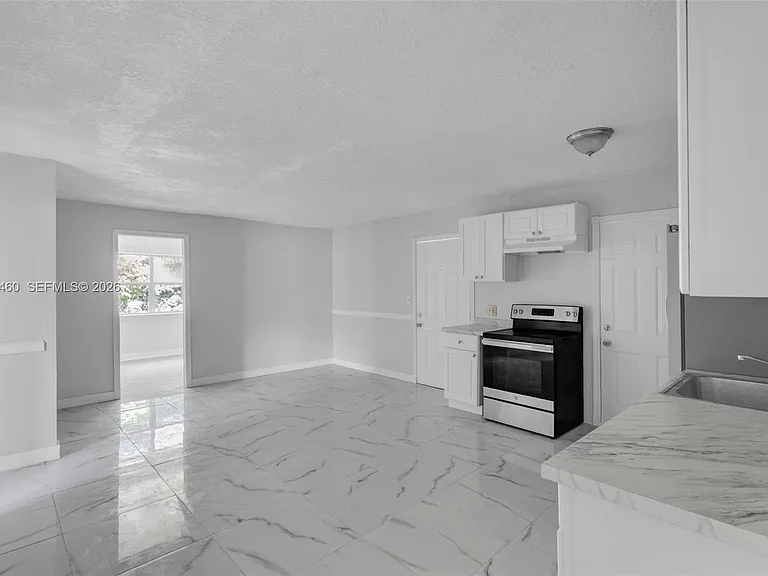 632 SW 16th Ave #D — Photo 3