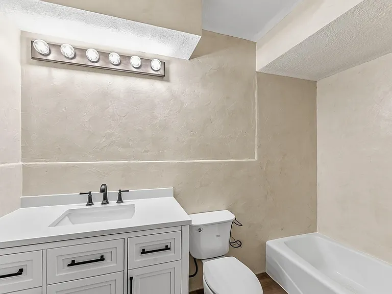 401 Woodmont Dr — Photo 32