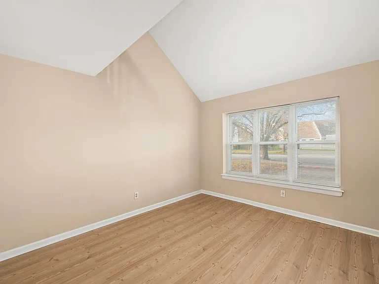 163 Spruance Rd — Photo 4