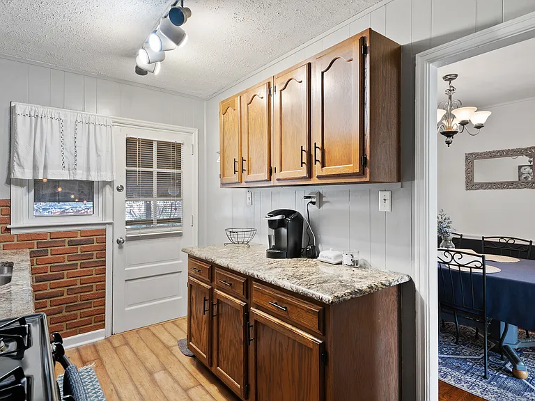 317 Prospect St — Photo 10