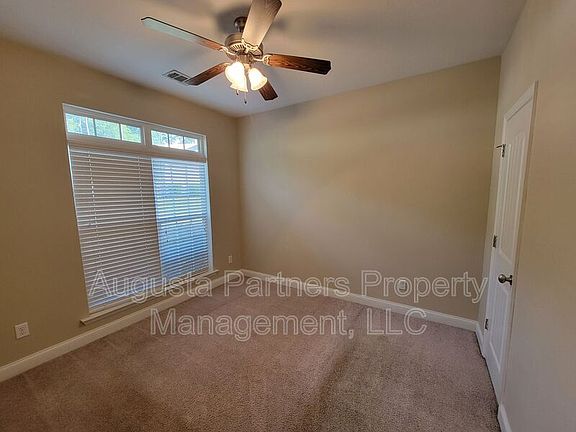 4th image of 636 Vista Dr