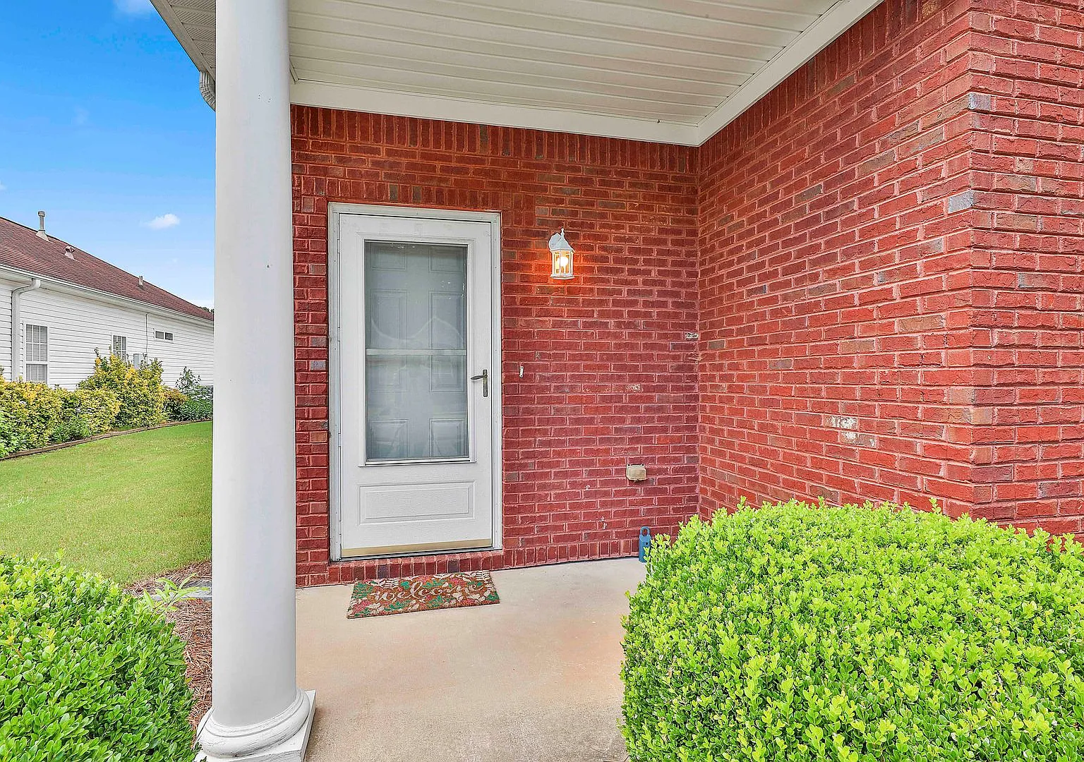 Quiet, clean, and updated House in 55+ Community — Photo 3
