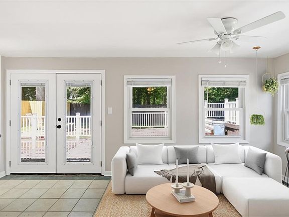 4th image of 917 Banyan Dr