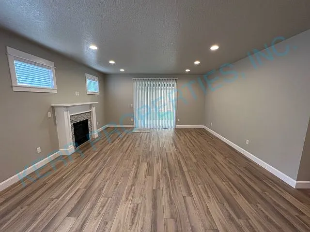 2087 SE Silver Springs Rd — Photo 2
