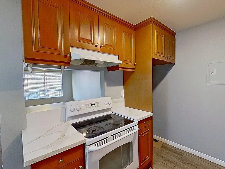 1040 W Macarthur Blvd #45 — Photo 10