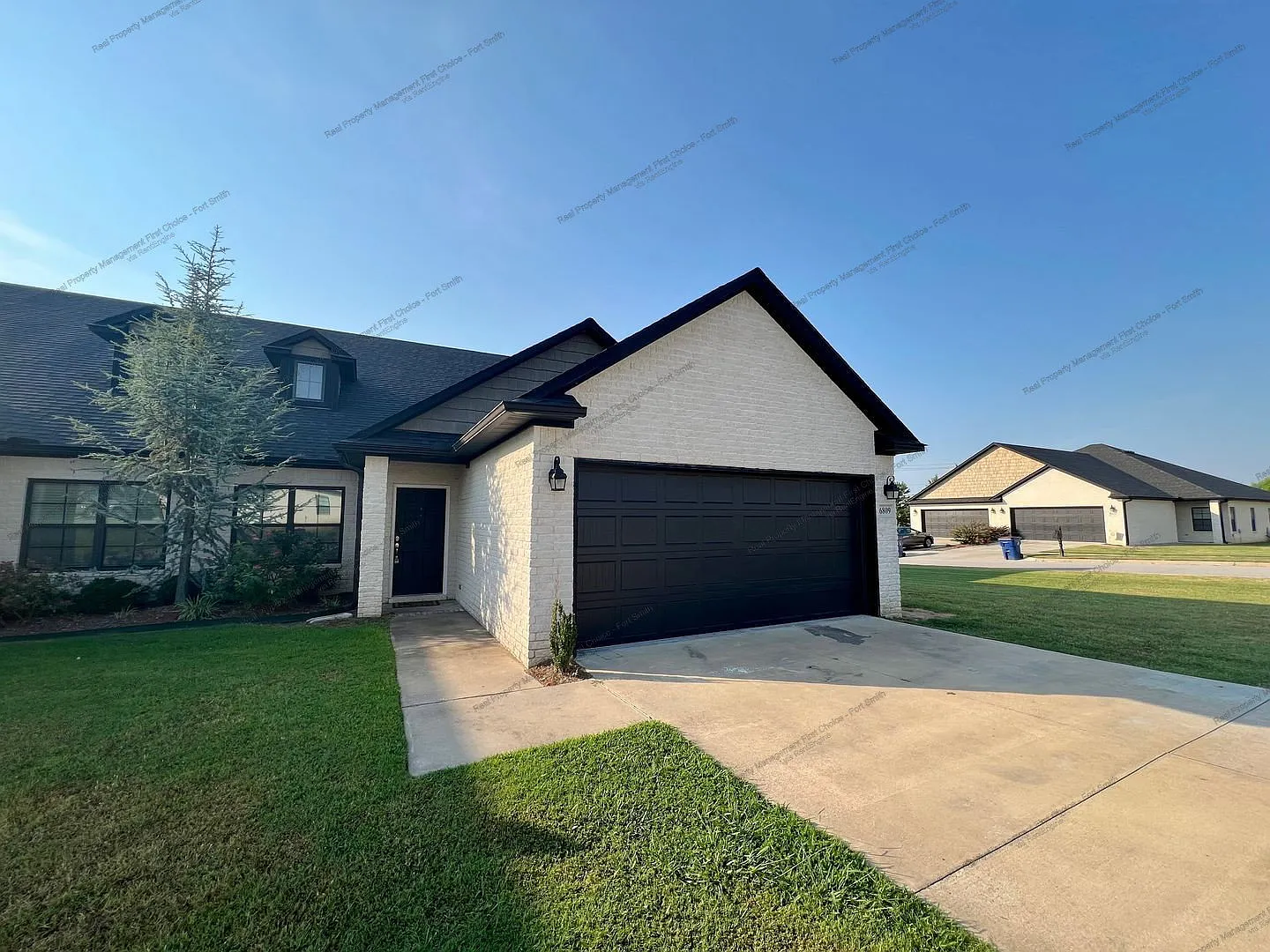 3 bed, 2.5 bath, 1650 sqft, $1,649 — Photo 1