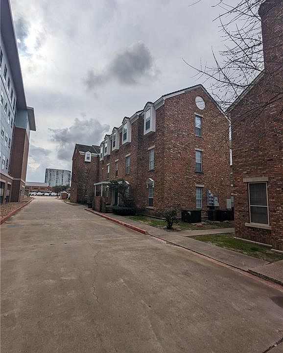 1st image of 400 Nagle St APT 200