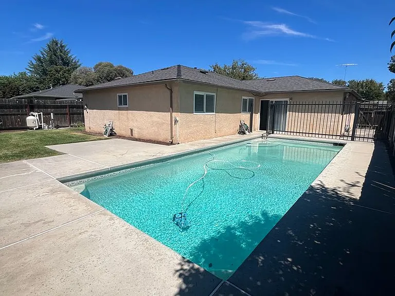 2805 Campbell Ln — Photo 13
