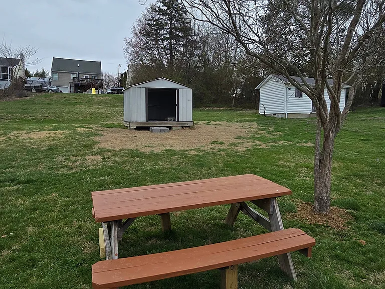 1405 Newton St — Photo 4