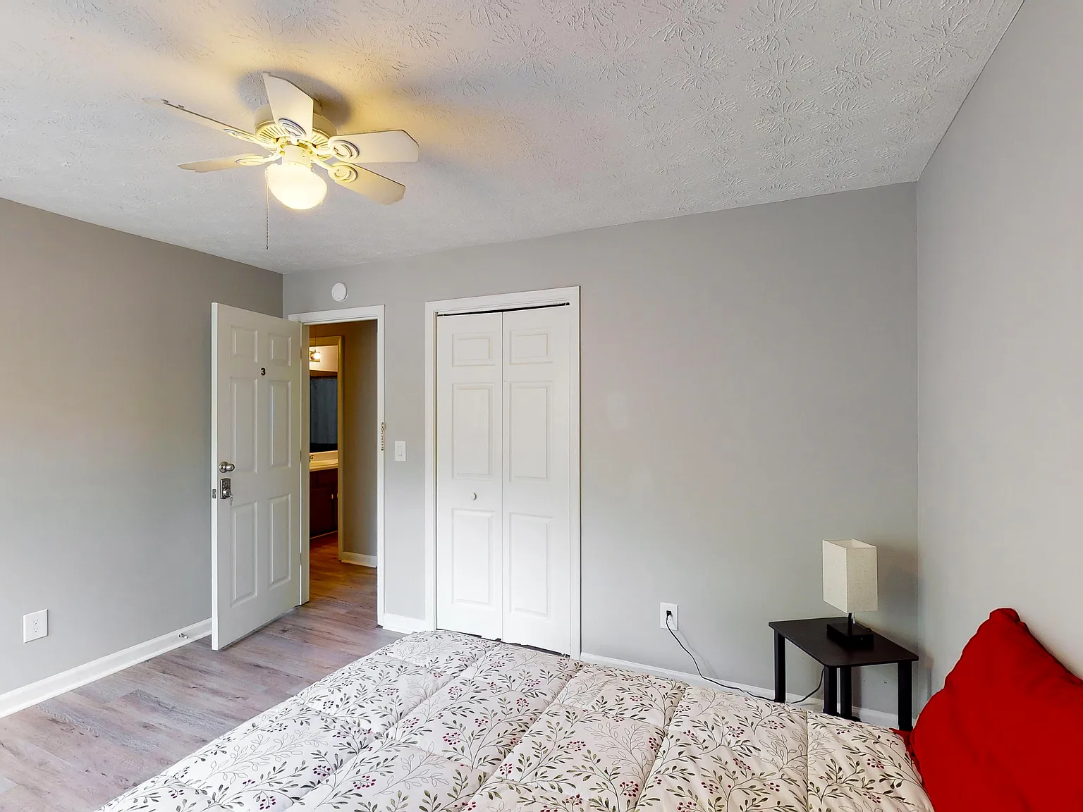 4 bed, 2.0 bath, 1736 sqft, $806 — Photo 2