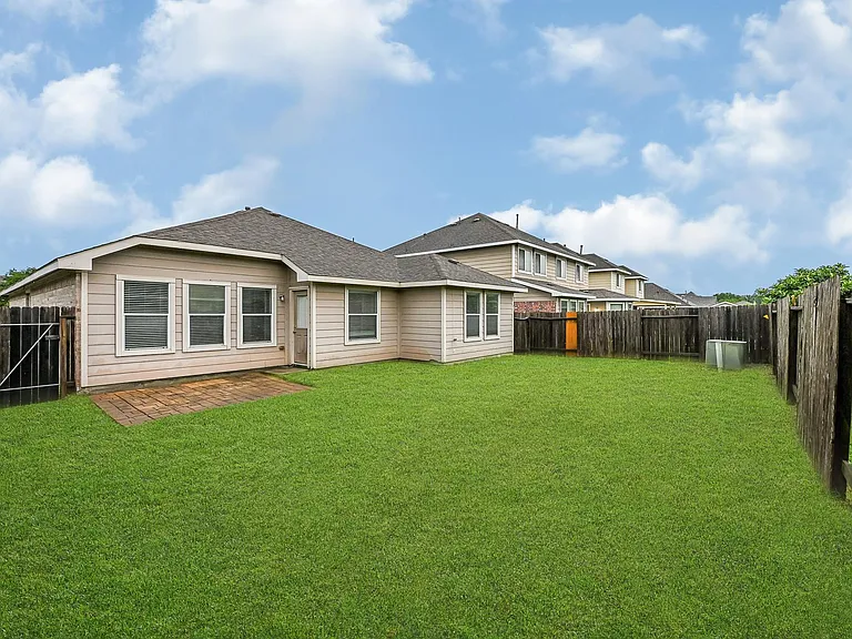 15710 Bannowsky Ln — Photo 19