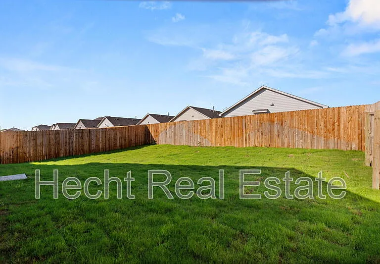 2910 Green Finch — Photo 4