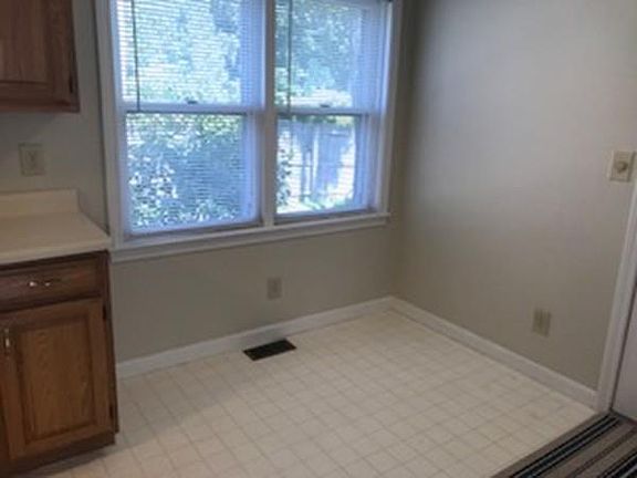 4th image of 147 Lowell St #1