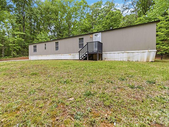 3rd image of 696 Kenwood Ln