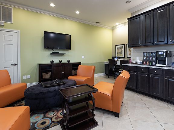 24-Hour Business Center/Wi-Fi Cafe at Westhaven Luxury Apartments