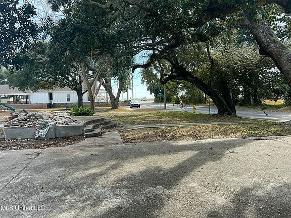 3rd image of 162 Tegarden Rd