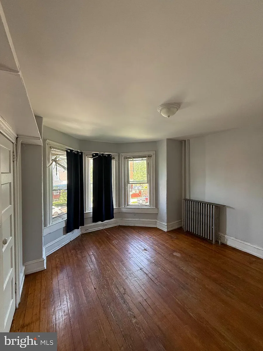 Building Photo - 5336 Vine St #2F