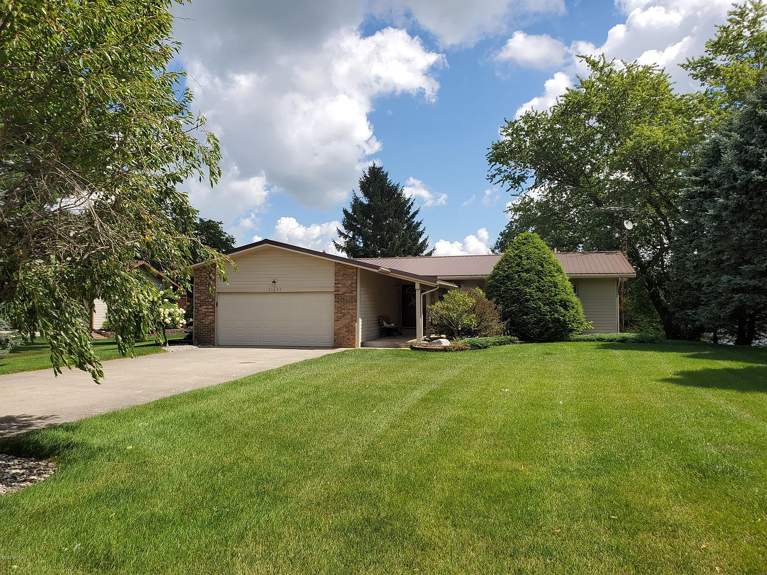 61633 Crestlane Dr photo 1